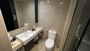 Koupelna v ubytování HORU HOTEL MANGGA DUA SQUARE