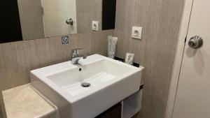 Koupelna v ubytování HORU HOTEL MANGGA DUA SQUARE