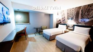 Postel nebo postele na pokoji v ubytování HORU HOTEL MANGGA DUA SQUARE
