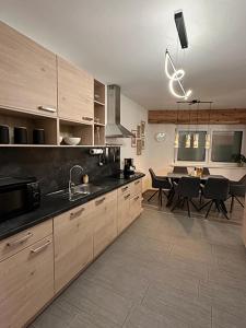 Kuchyň nebo kuchyňský kout v ubytování life-stegersbach Suites
