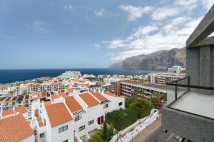a view of a city with buildings and the ocean at Al Mar Los Gigantes in Puerto de Santiago