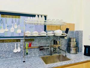 Kuchyň nebo kuchyňský kout v ubytování Bách Thảo Hotel