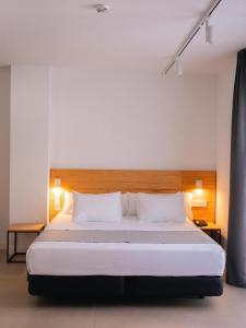 Кровать или кровати в номере HOTEL ALOVE