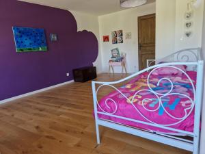 Ένα ή περισσότερα κρεβάτια σε δωμάτιο στο MAISON EN PIERRE type CHATEAU