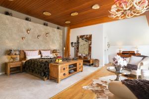 a bedroom with a bed and a living room at Hotel Luise in Bad Bergzabern
