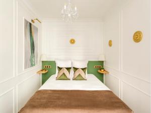 Łóżko lub łóżka w pokoju w obiekcie Merveil - Luxury Suite - Marais - Saint Martin I