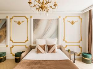 Łóżko lub łóżka w pokoju w obiekcie Merveil - Luxury Suite - Marais - Saint Martin I