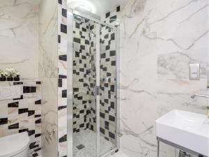 Łazienka w obiekcie Merveil - Luxury Suite - Marais - Saint Martin I