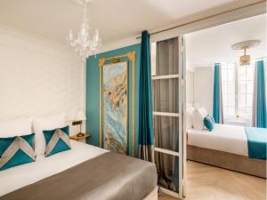 Łóżko lub łóżka w pokoju w obiekcie Merveil - Luxury Suite - Marais - Saint Martin I