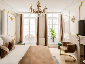 Łóżko lub łóżka w pokoju w obiekcie Merveil - Luxury Suite - Marais - Saint Martin I