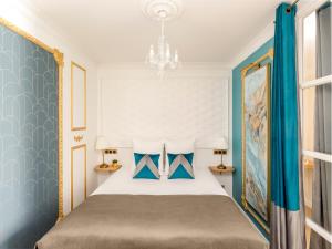 Łóżko lub łóżka w pokoju w obiekcie Merveil - Luxury Suite - Marais - Saint Martin I