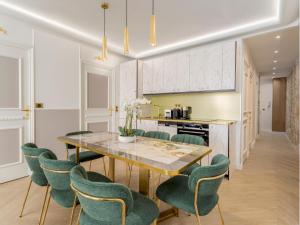 Kuchnia lub aneks kuchenny w obiekcie Merveil - Luxury Suite - Marais - Saint Martin I