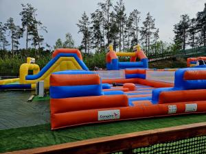 a water park with an inflatable water slide at Sielska Chata Na Gwizdówce in Załakowo