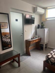 A kitchen or kitchenette at Centrally Located Private Rooms