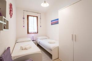 プーラにあるPurple House, 30m to beachのギャラリーの写真