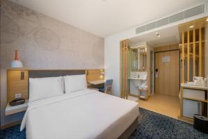 Postel nebo postele na pokoji v ubytování Holiday Inn Express Bengaluru Whitefield ITPL by IHG