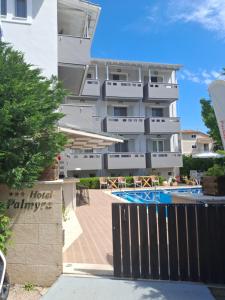 Bazén v ubytování Palmyra Hotel nebo v jeho okolí