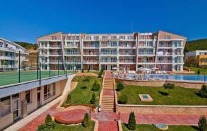 KosharitsaにあるTerra Apartment, Sunset Kosharitsaの庭園を正面に望む大きなアパートメントです。