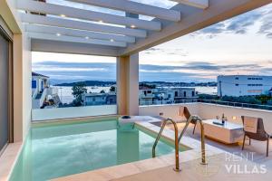 Bazén v ubytování RVG Luxury Houses with private pools in Porto Heli nebo v jeho okolí