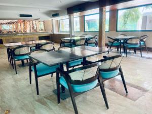 Restoran või mõni muu söögikoht majutusasutuses Country Inn Ayodhya - opposite airport