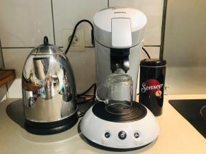 Facilități de preparat ceai și cafea la Bordeaux Centre T2 Duplex 65m Hospital Pellegrin CHU