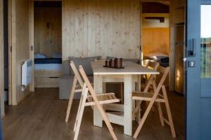 Ένα ή περισσότερα κρεβάτια σε δωμάτιο στο Camping 3 étoiles - ccaidff +48 φωτογραφίες