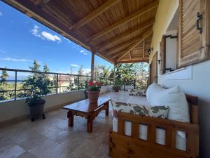 Balkoni atau teres di Double view apartment