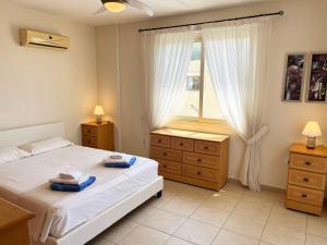 Postel nebo postele na pokoji v ubytování H&O Berenike Holiday Apartment