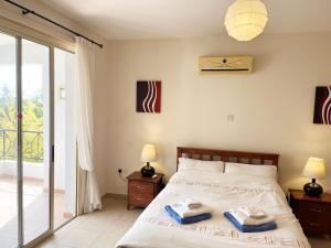 Postel nebo postele na pokoji v ubytování H&O Berenike Holiday Apartment + 23 fotografií