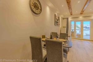 Coin salon dans l'établissement Toncica Sunny terrace with seaview and shaded BBQ area