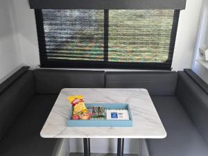 Foto dalla galleria di Cozy Equipped Camper With Picnic Space, Pool and BBQ in Virginia a Diggs