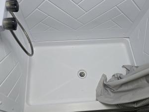 Bagno di Cozy Equipped Camper With Picnic Space, Pool and BBQ in Virginia