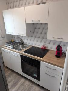 Η κουζίνα ή μικρή κουζίνα στο Appartement confortable à Eppeville de 70 m²