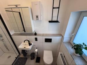 Bilik mandi di Ferienwohnung Kürenzer Auszeit +8 gambar