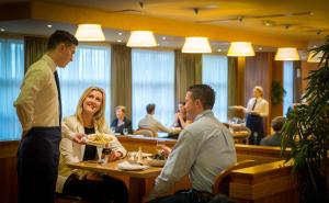 Un restaurant sau alt loc unde se poate mânca la Maldron Hotel & Leisure Centre Limerick