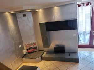 a living room with a fire place in the wall at Villetta Imola in Lido degli Estensi