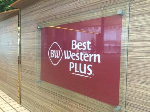 En logo, et sertifikat eller et firmaskilt på Best Western Plus Tsim Sha Tsui