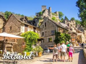 Επισκέπτες που μένουν στο Charmant gîte de Lacrouzette avec piscine chauffée