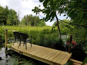 Zahrada ubytování Idyllic Tiny House with a Chiminea Ideal for Weekend Getaways from Boston