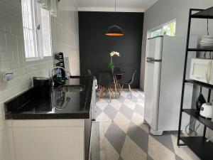 Η κουζίνα ή μικρή κουζίνα στο Refúgio Aconchegante no Recife, a Poucos Minutos da UFPE