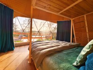 Voodi või voodid majutusasutuse Glamping Trhovky toas