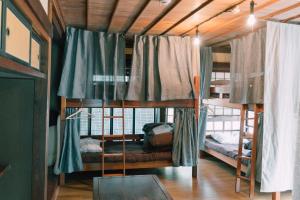 Postel nebo postele na pokoji v ubytování Koya Backpackers