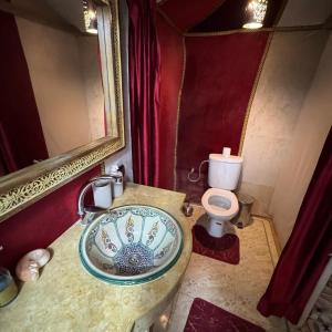 Koupelna v ubytování Merzouga Activities Luxury Camp