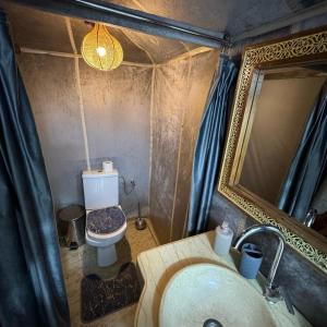 Koupelna v ubytování Merzouga Activities Luxury Camp