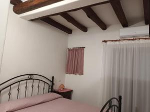 Postel nebo postele na pokoji v ubytování Angolo relax a due passi dal mare