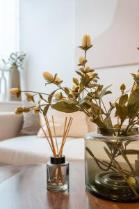 Χώρος καθιστικού στο Szerb Boutique Suites, by BQA