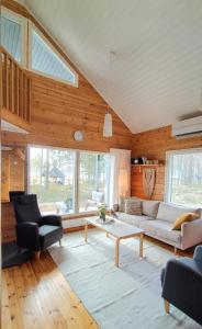 a living room with a couch and a table at Villa Dyyni - Oulujärvi Manamansalo in Vaala