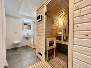 Et badeværelse på Altstadt Apartments Melk mit Sauna + 34 billeder