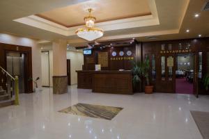 a lobby with a chandelier and a reception desk at Hotel Spa Terma in Yagoda