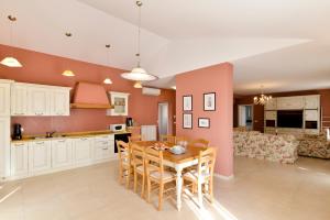 a kitchen and living room with a table and chairs at Villas Vilanija in Umag